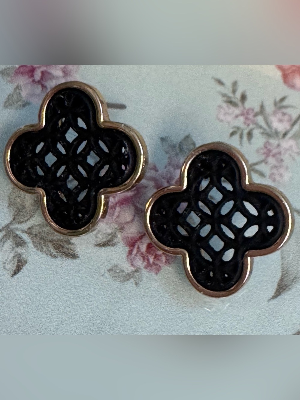 Clover Cutout Stud Earrings